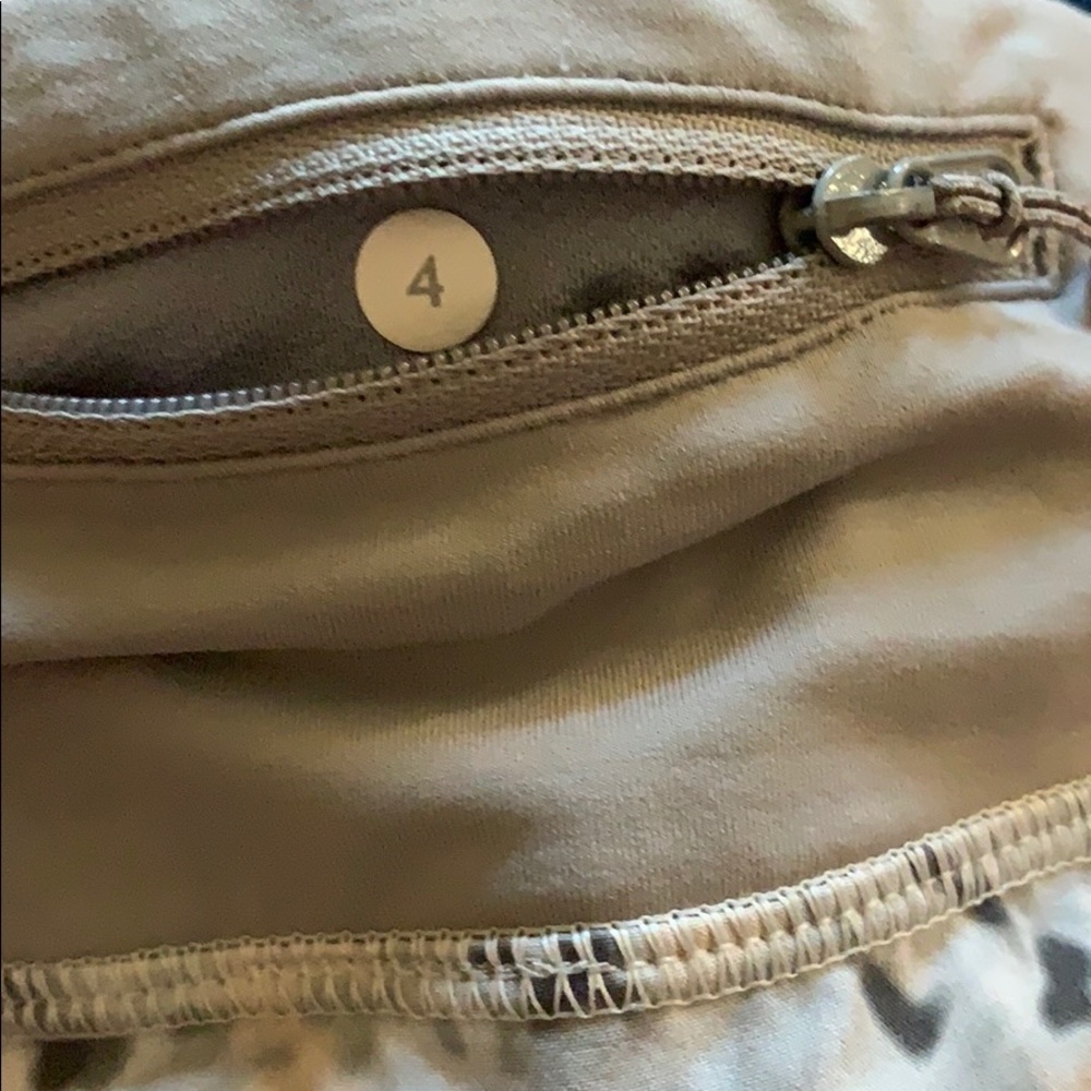 🍋Lululemon Speed Short! - Picture 5 of 8